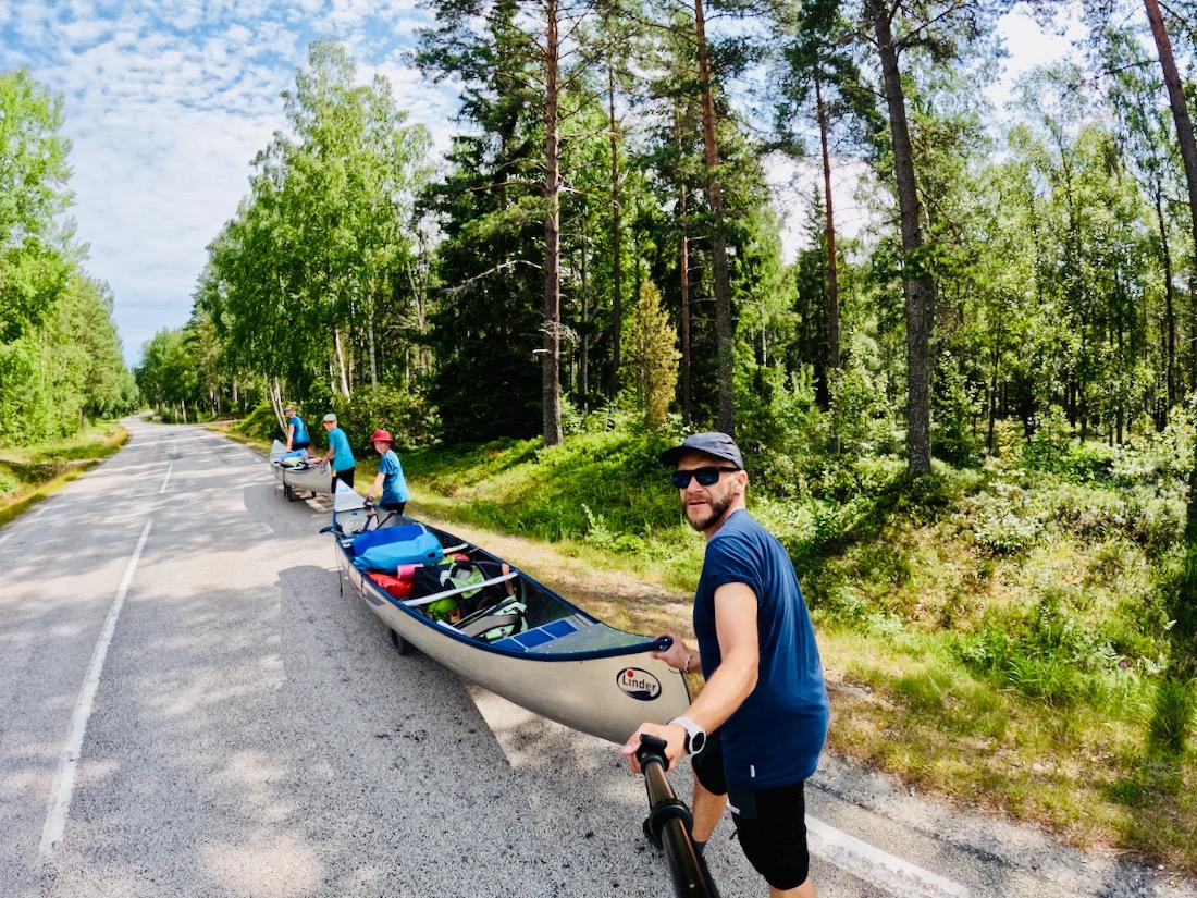 Wir mussten auch mal das Kanu schieben