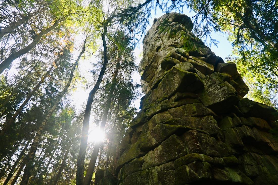 Die Schnarcherklippen im Wald
