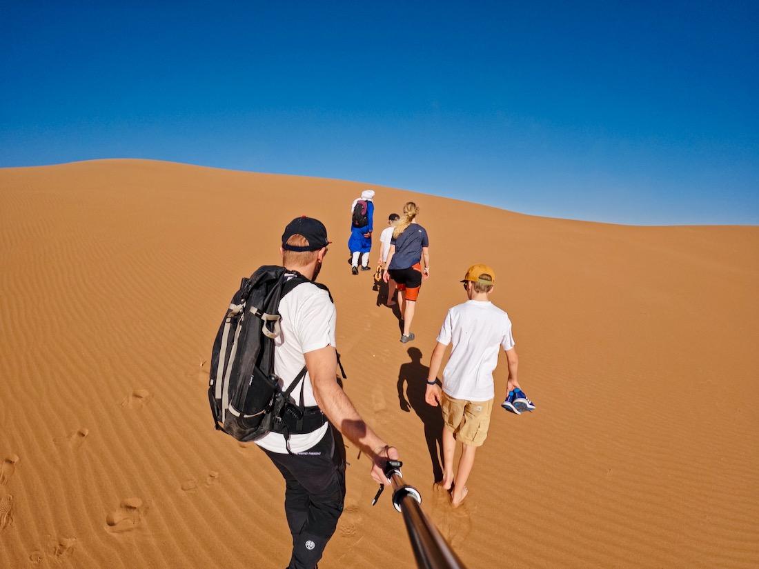 Wir wandern durch die Sahara Wüste