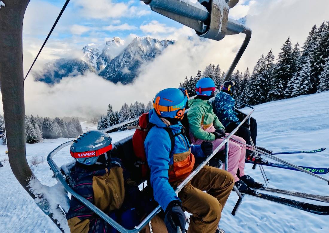 Fravely im Sessellift im Brandner-Tal in der Alpenregion Vorarlberg