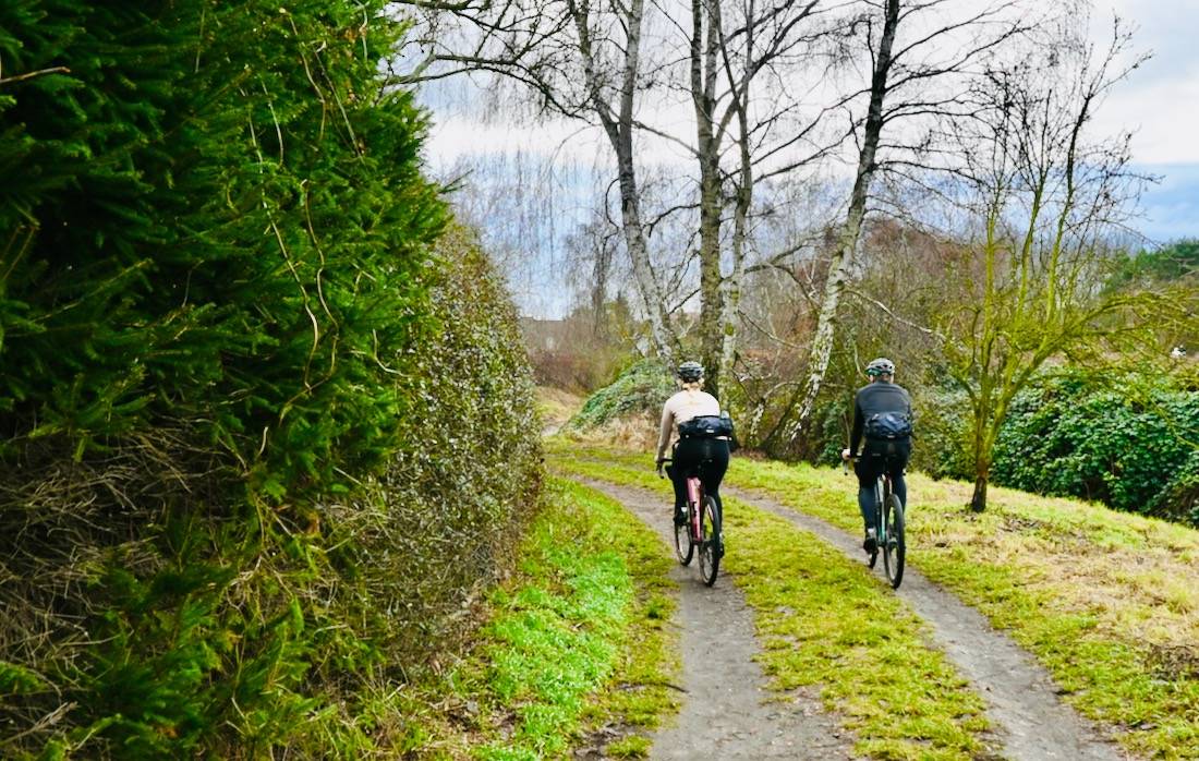 Osprey Seral 7 und Savu 5 auf den Bikes