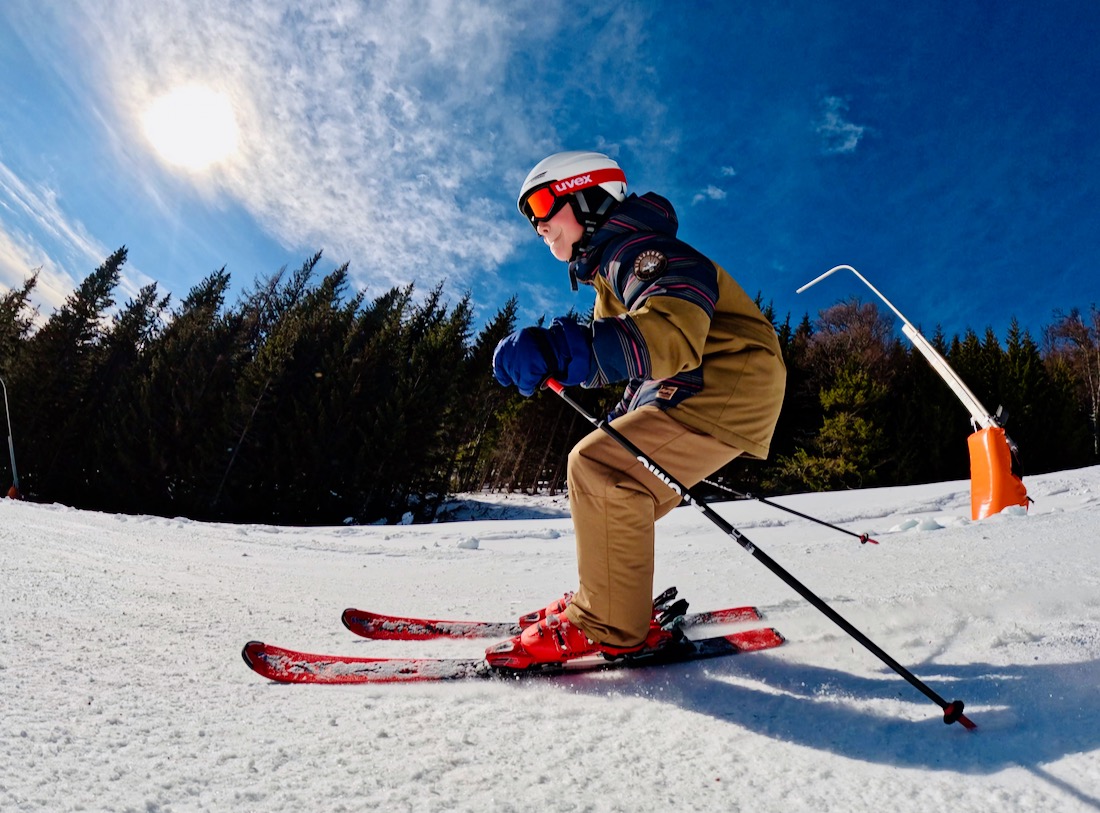 Ben auf der Piste im Skigebiet Brunnalm Hohe Veitsch in der Hochsteiermark