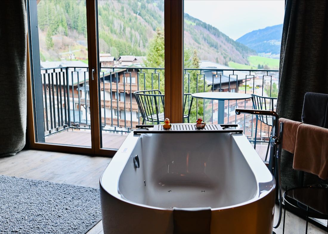 Badewanne im Baumhaus