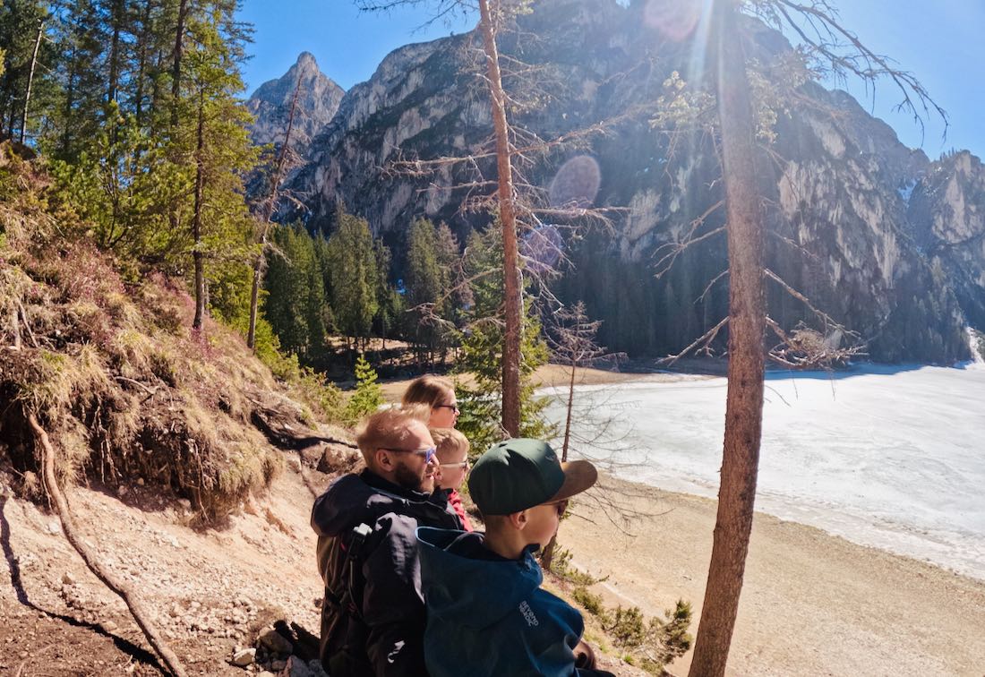 Fravely blickt auf den See