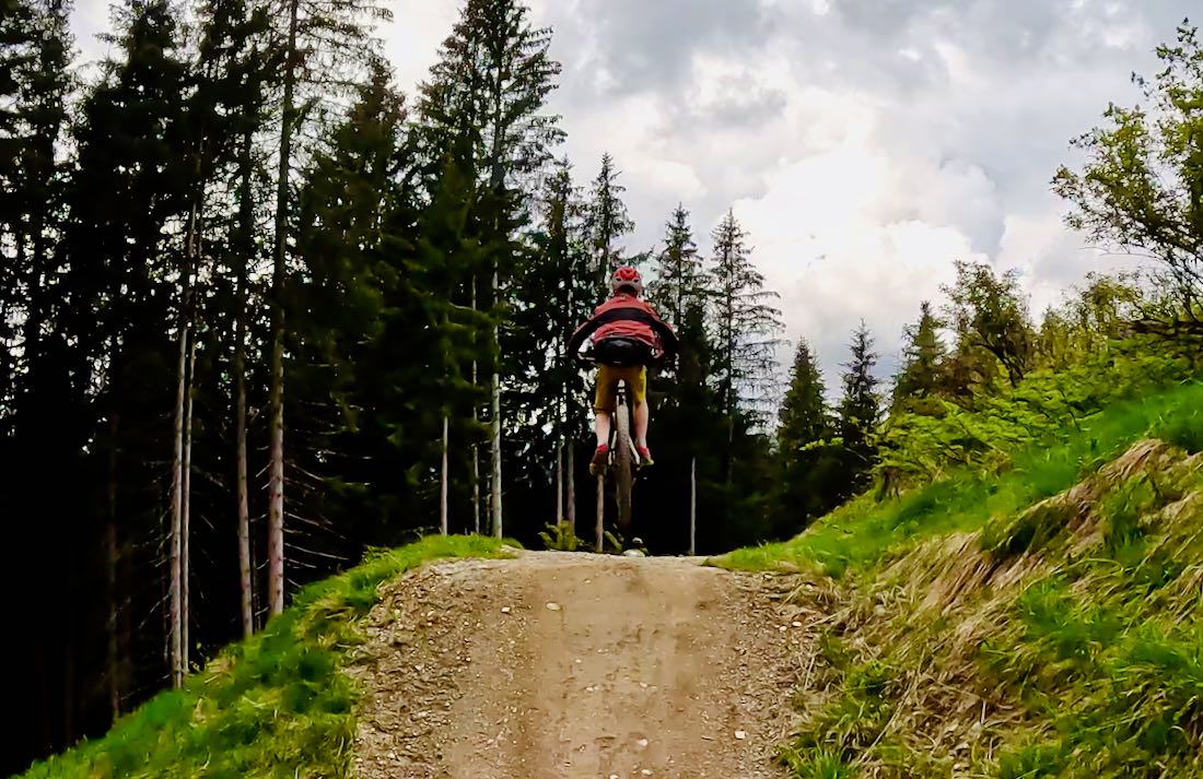 Ben beim Jump mit seinem Bike