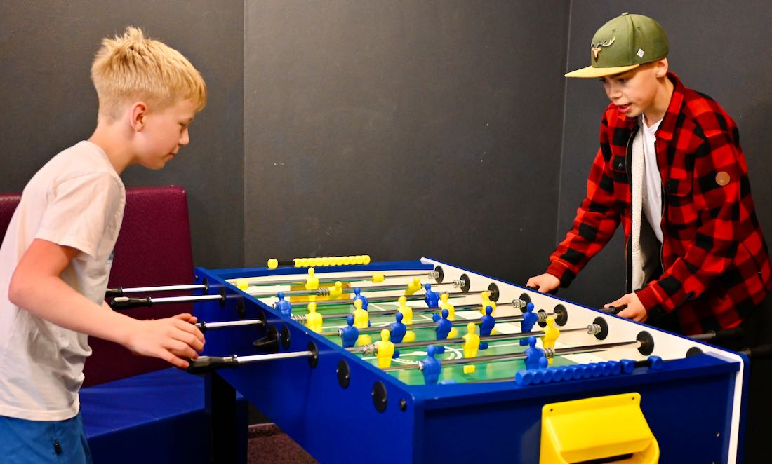 Ben und Flo spielen Kicker