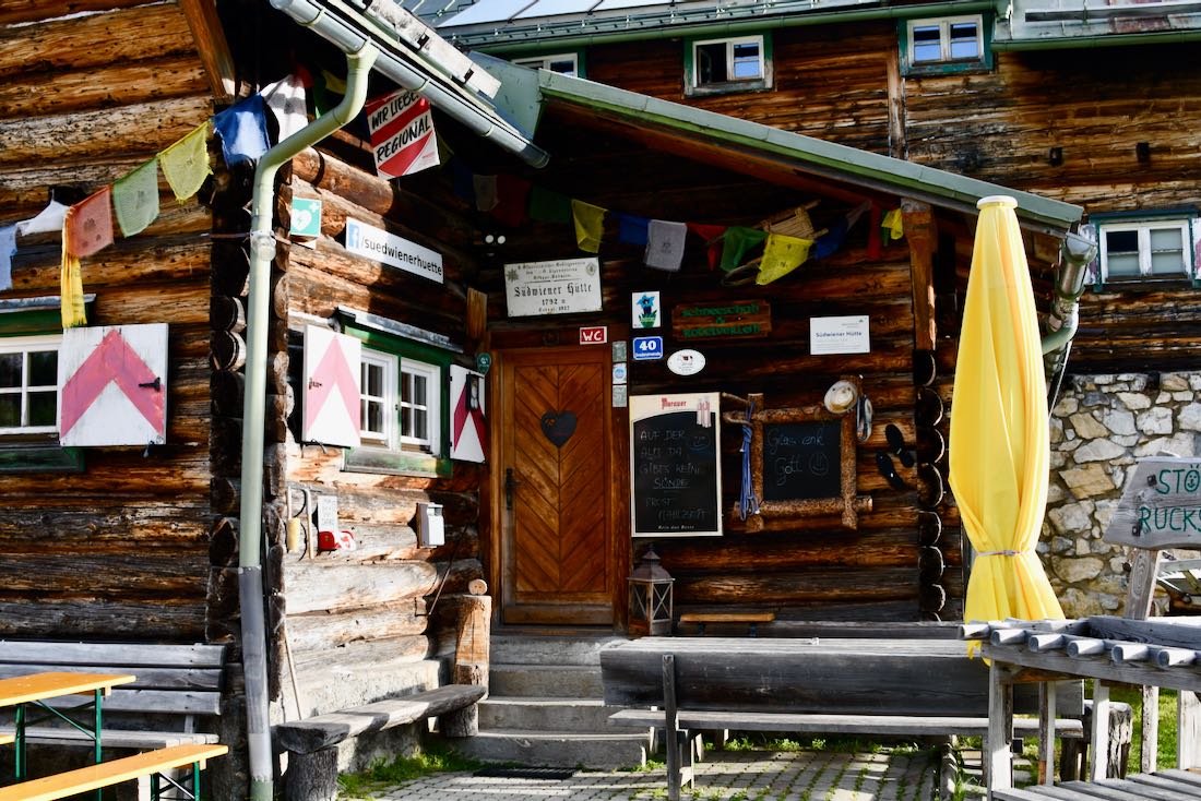 Der Eingang zur Südwiener Hütte in Obertauern