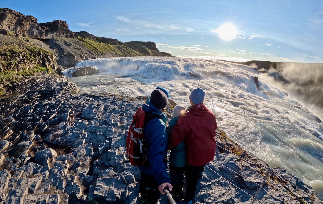 Fravely am Gullfoss bei Sonnenaufgang