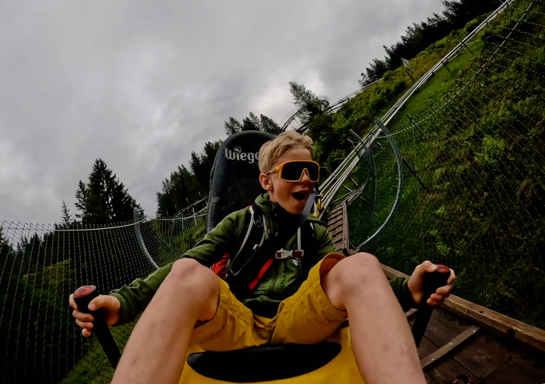 Ben beim Alpin Coaster in Timoks Wilde Welt
