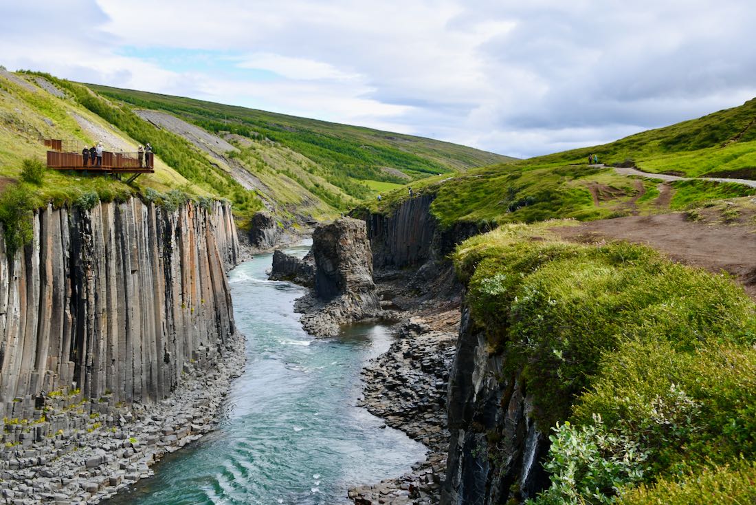 Die Aussichtsplattform am Studlagil Canyon