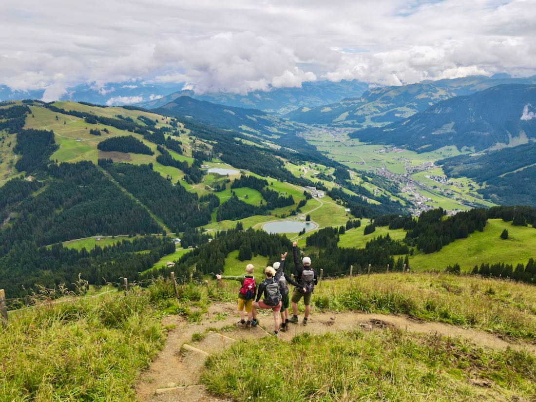 Fravely blicken nach Brixen im Thale