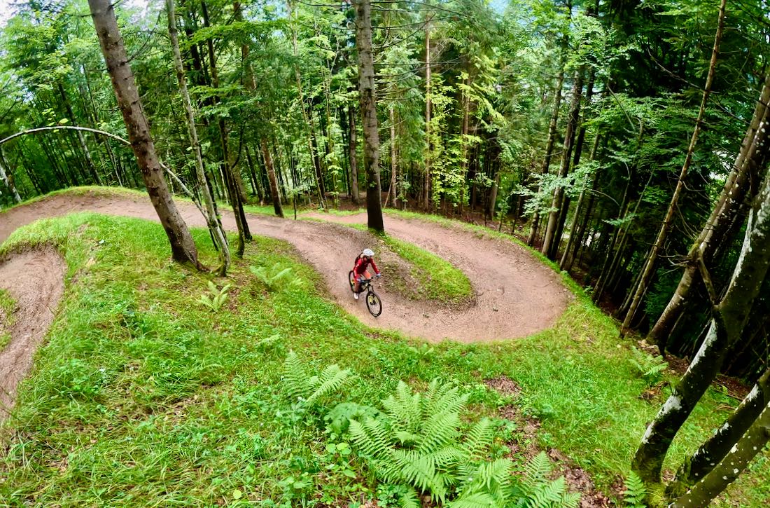 Melanie auf dem Trail in Fieberbrunn