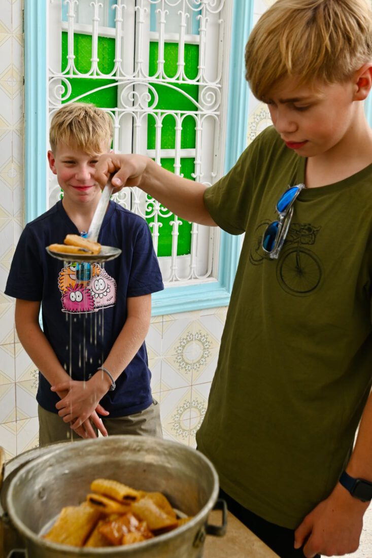 Ben und Flo backen Makroud in Kairouan in Tunesien