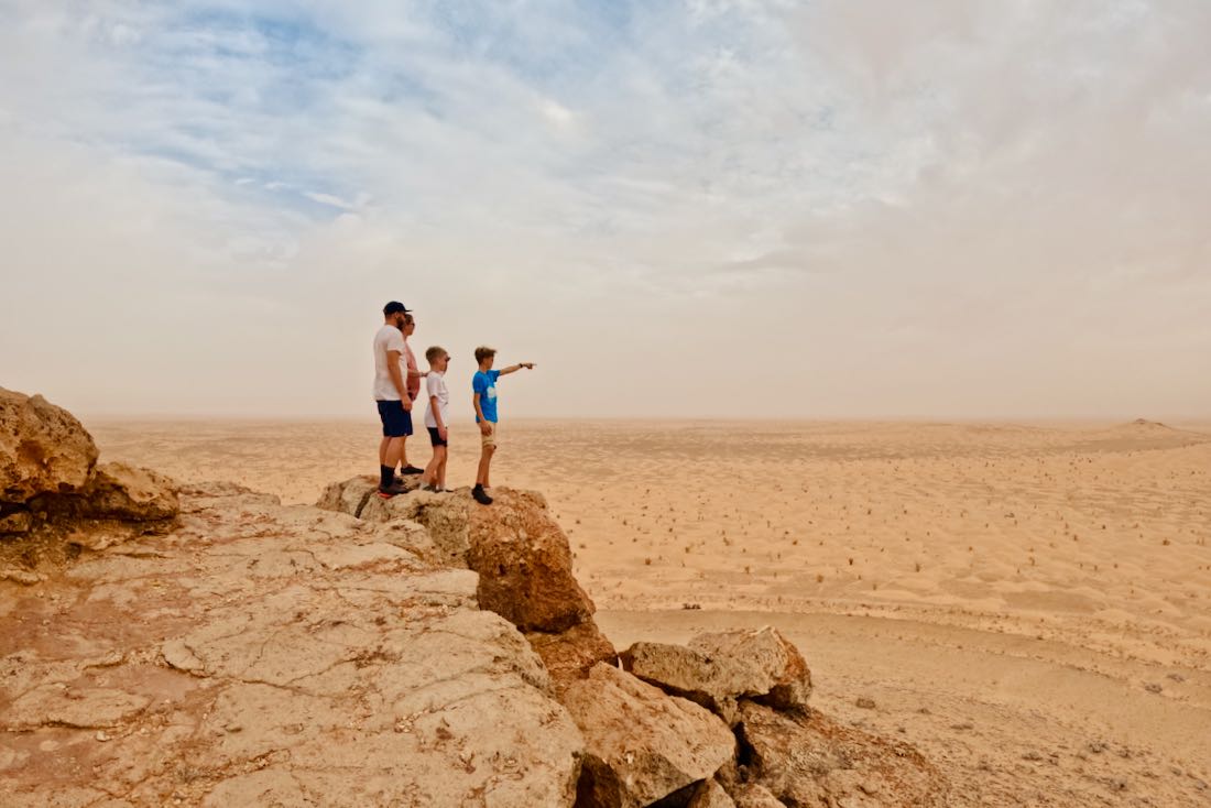 Fravely auf dem Tembaine in Tunesien in der Sahara