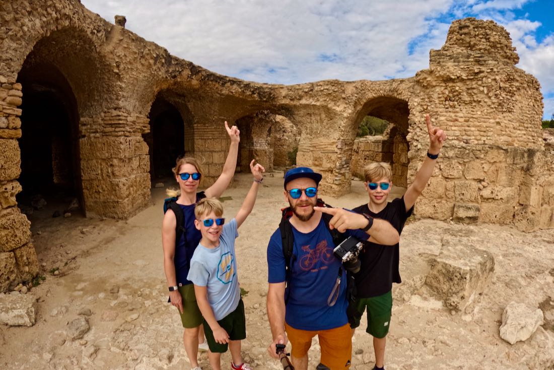 Fravely in den Ruinen von Karthago in Tunesien