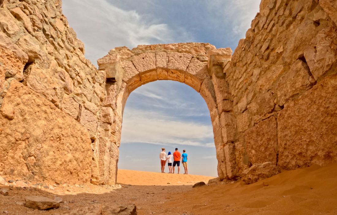 Fravely in der Ksar Ghilane einem alten römischen Fort