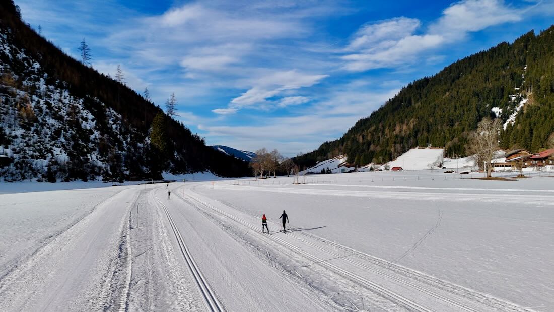 Flound Ben auf Langlaufski in Ramsau am Dachstein