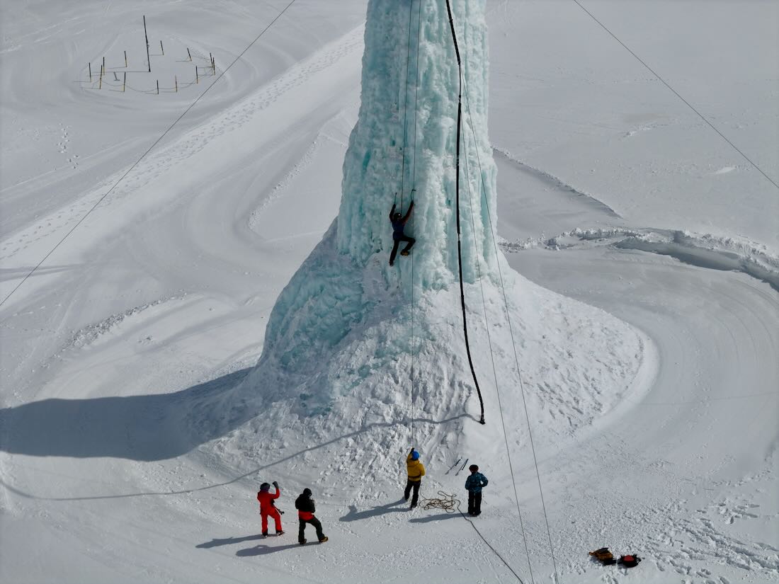 Eisklettern aus der Vogeloerspektieve Stubaier Gletscher