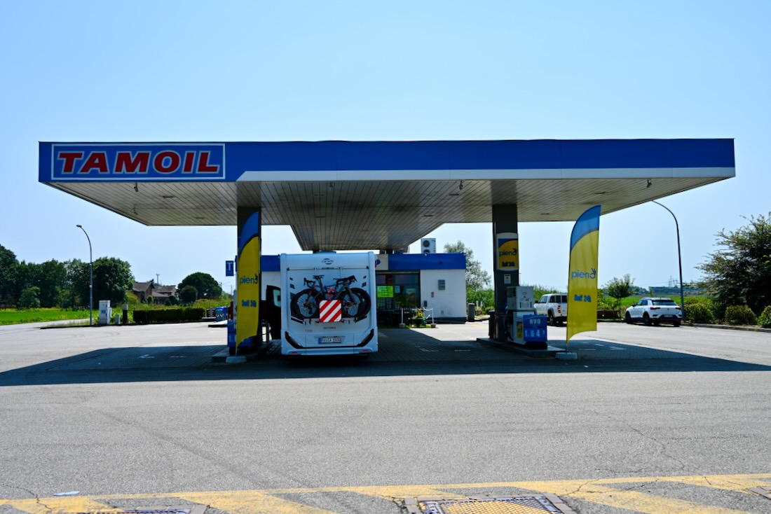 Carado tanken in Italien