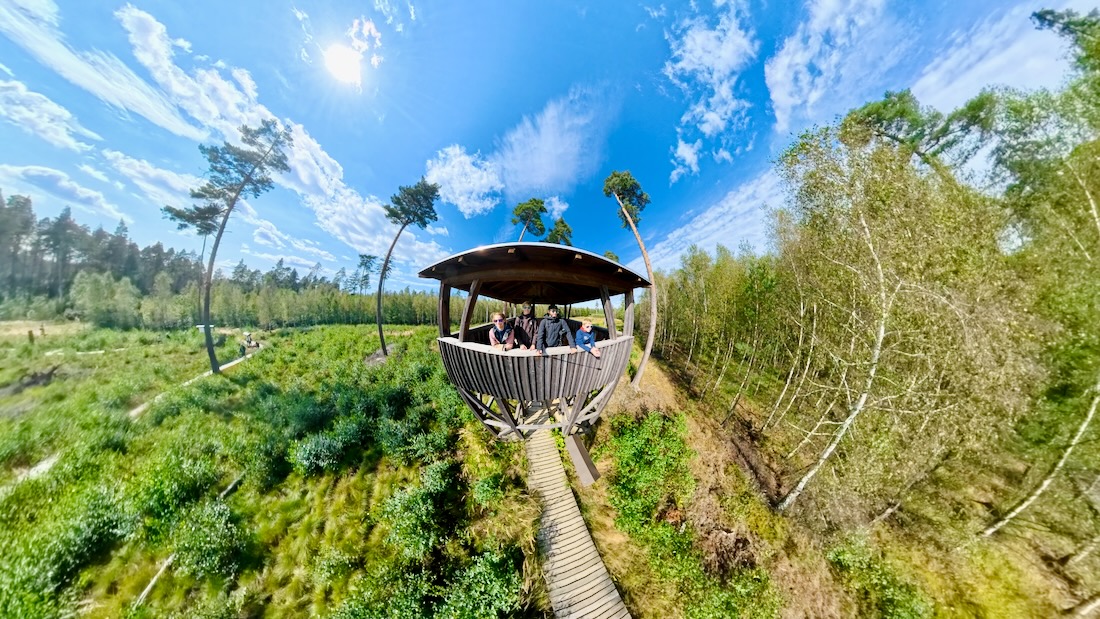 Fravely auf Aussichtsturm vom Moor im Pöllwitzer Wald.jpeg