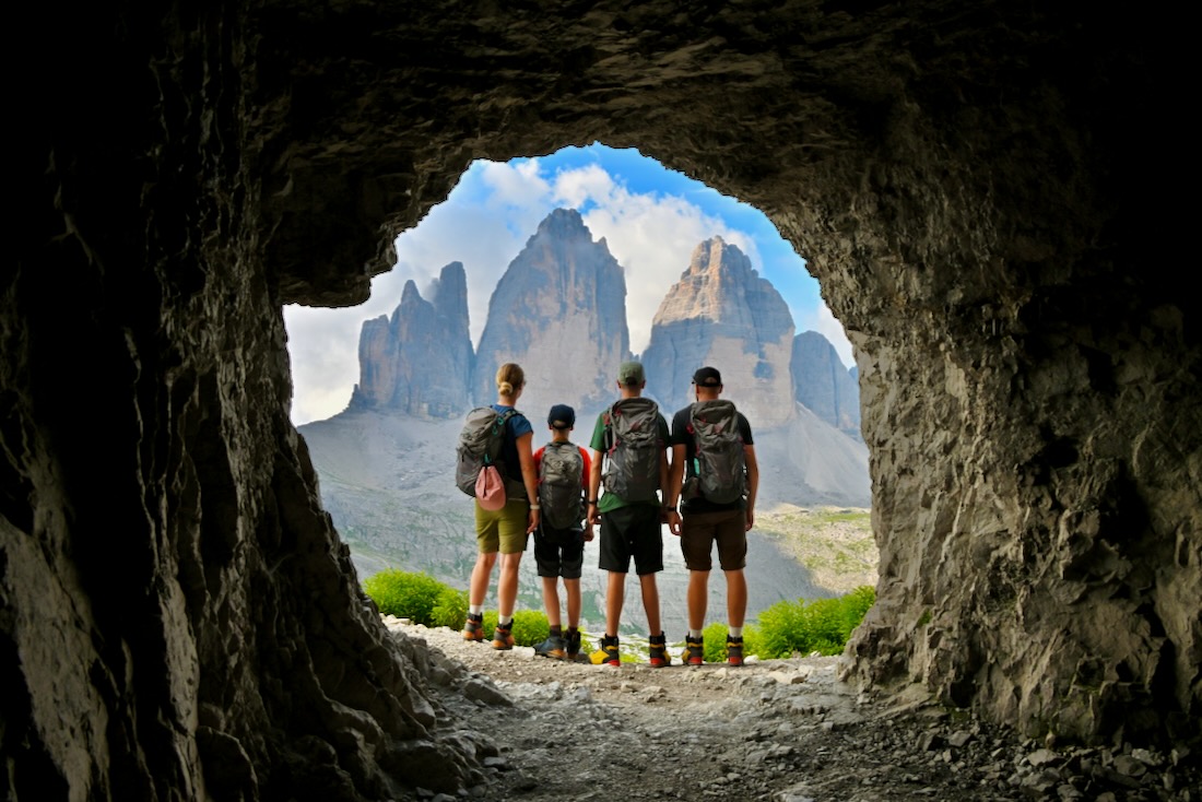 Fravely in eriner Höhle an den Drei Zinnen