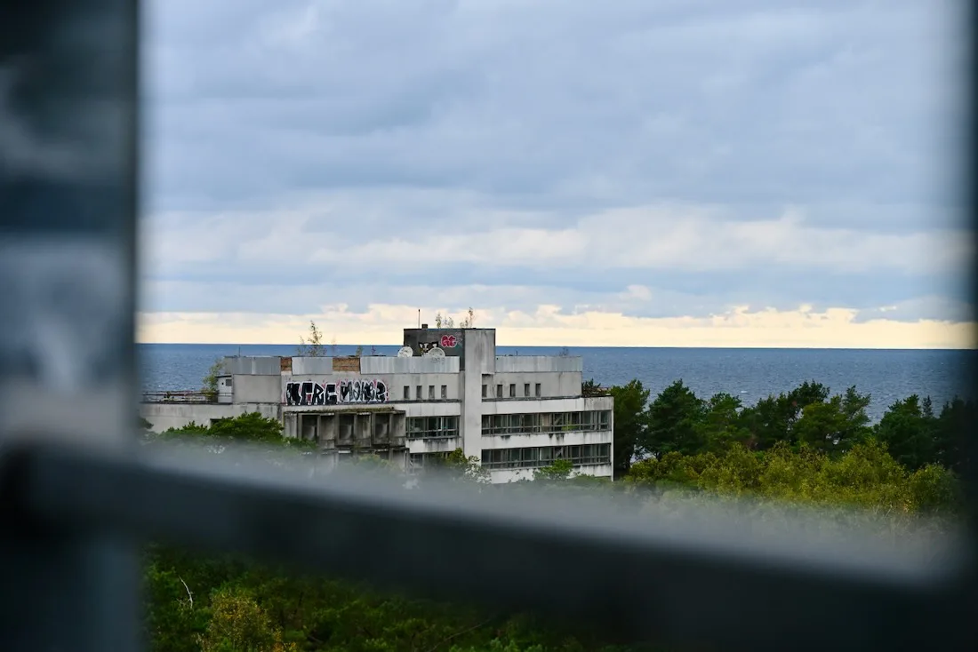 Blick vom Aussichtsturm auf die Ostsee am Jurmala Beach in Lettland