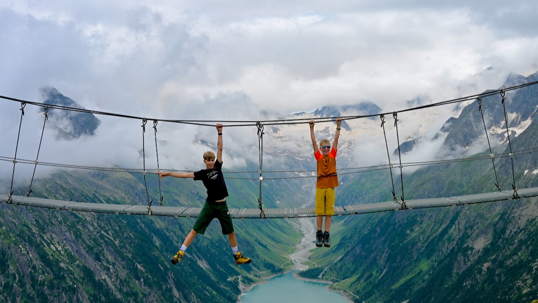 Flo und Ben hängen an der Olperer Brücke