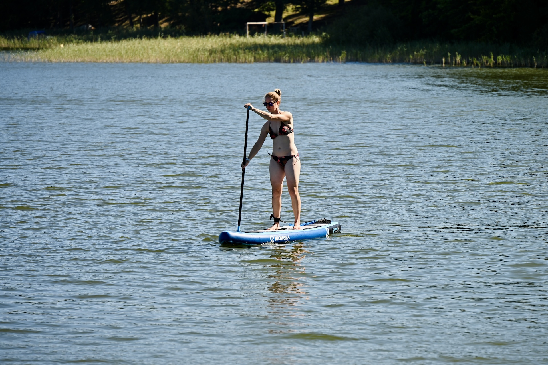 Fravely testen das WowSea SUP Stand-Up Paddle Board