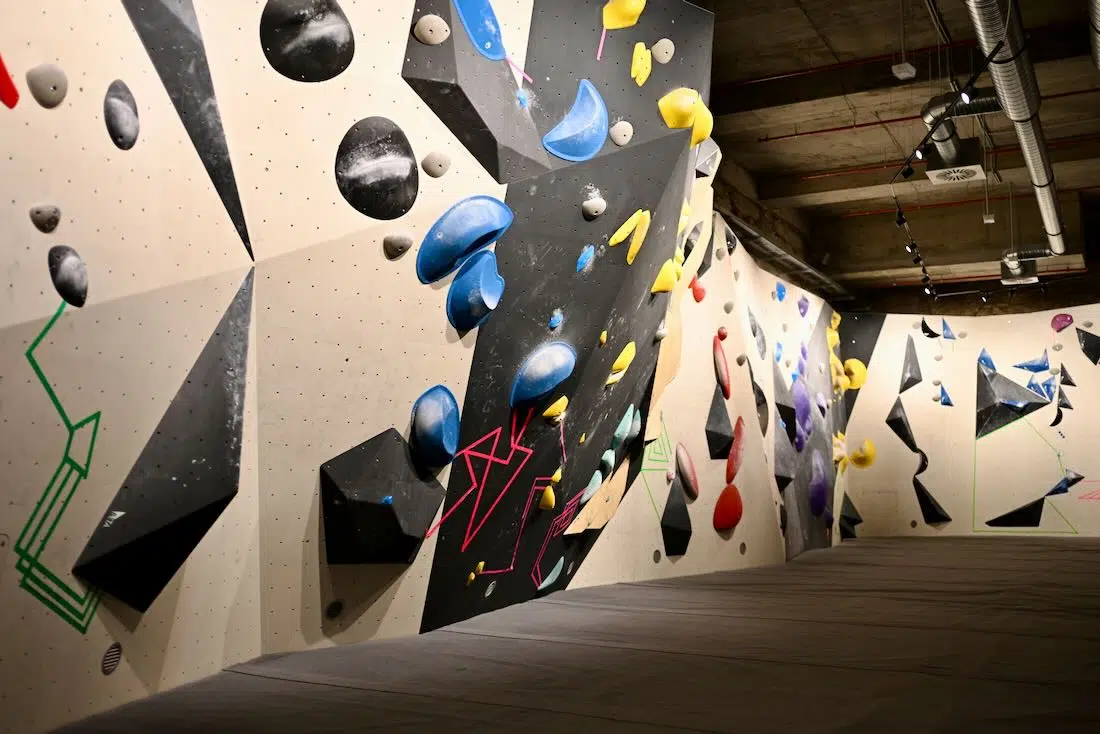 Abschnitt der Boulderhalle Urban Apes Fhain