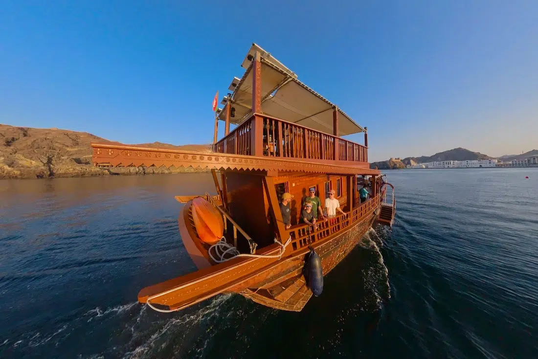 Fravely auf dem Dhow Boot im Oman