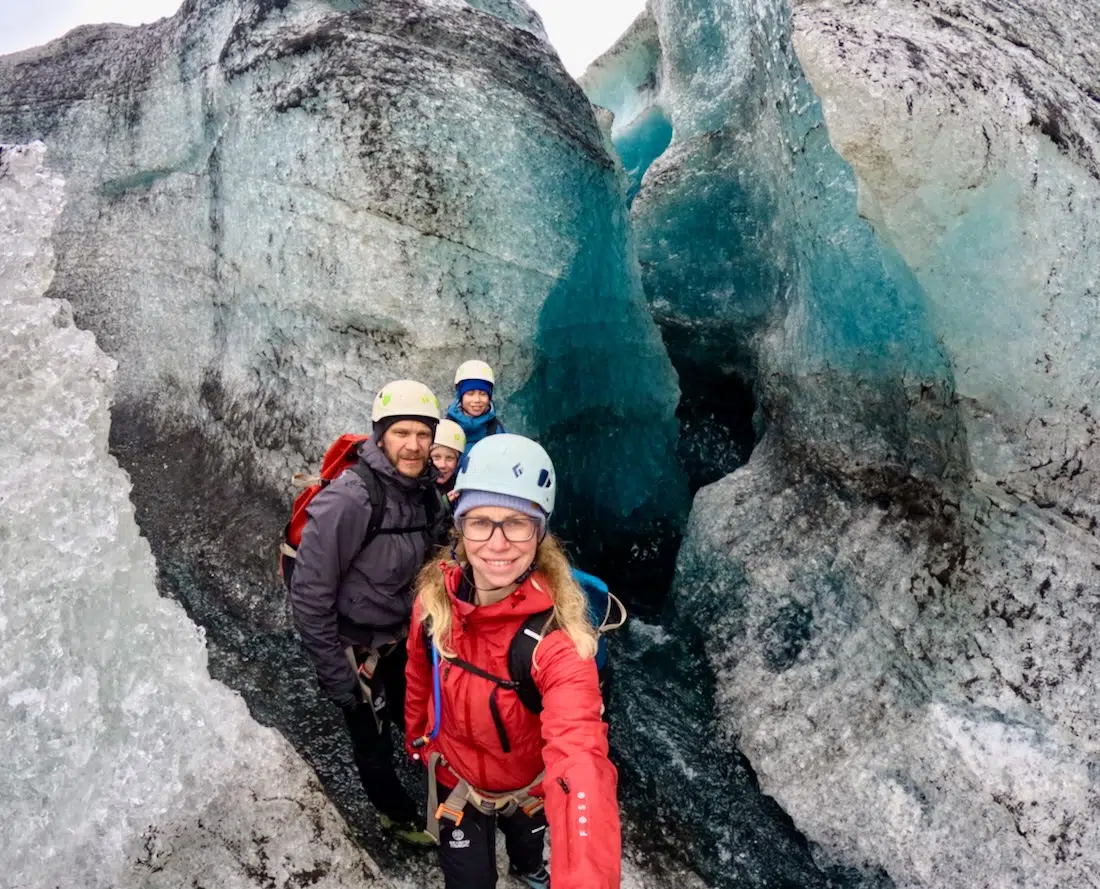 Fravely im Gletscher auf Island