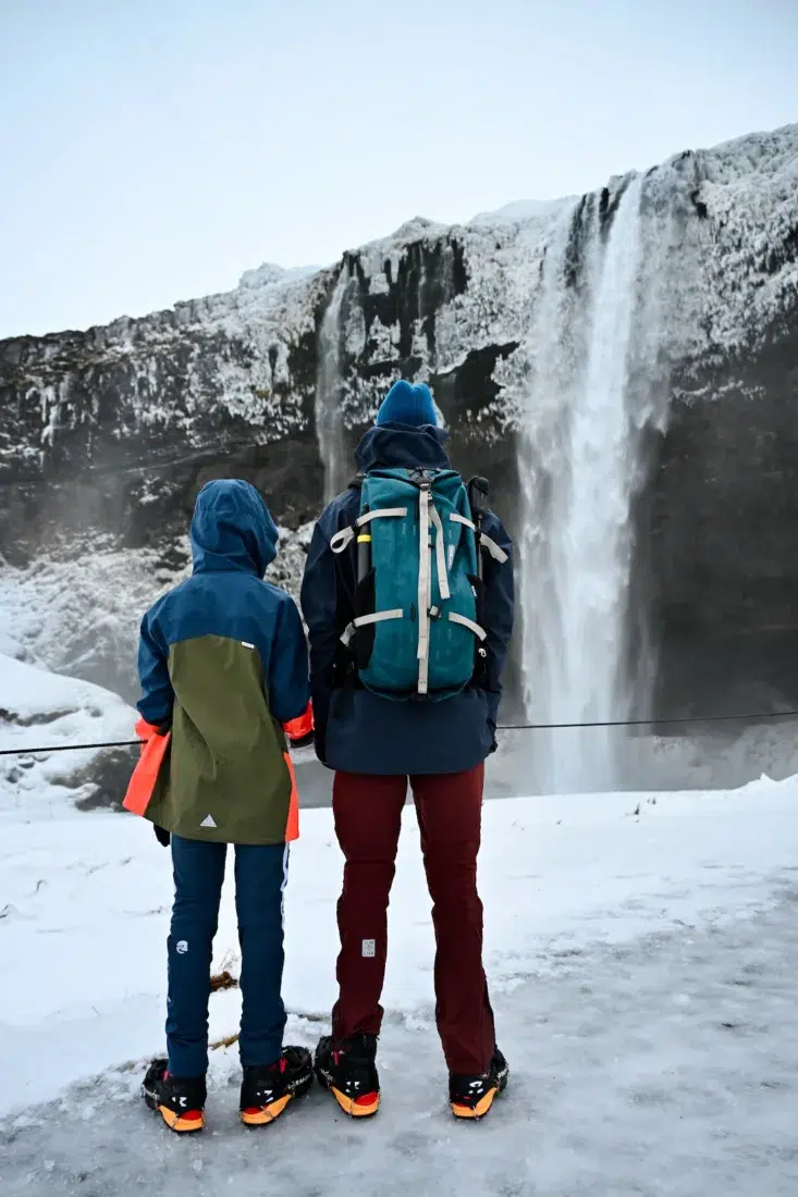 Ben und Flo am Seljalandsfoss in Island