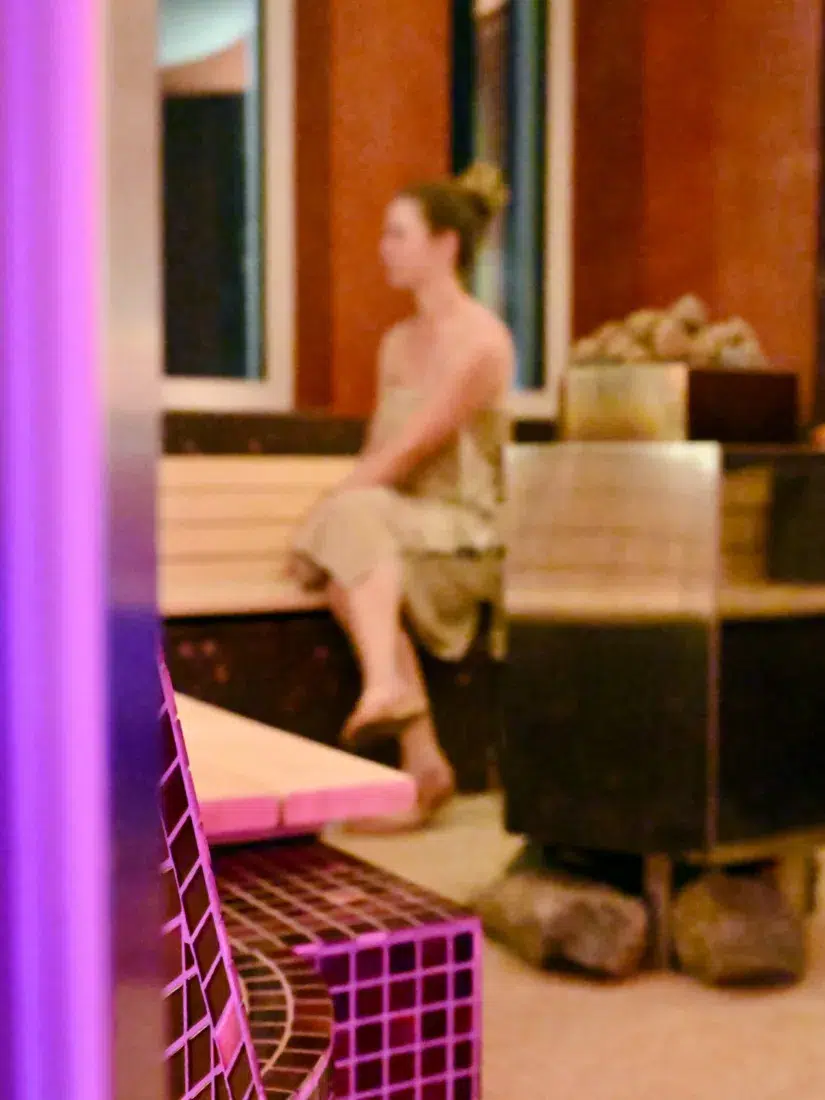 Melanie in der Sauna vom Elldus Resort