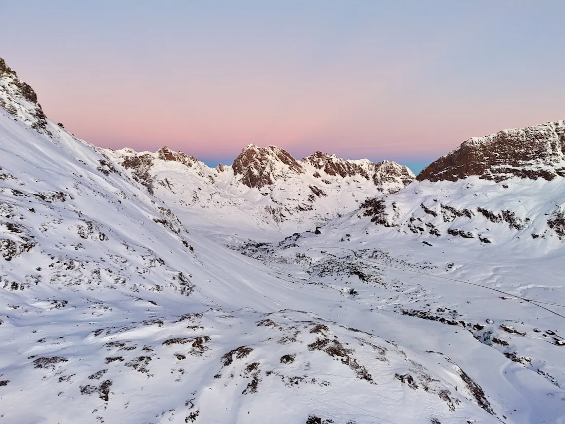 Blick am Morgen über die Berge auf der Silvretta Bielerhöhe
