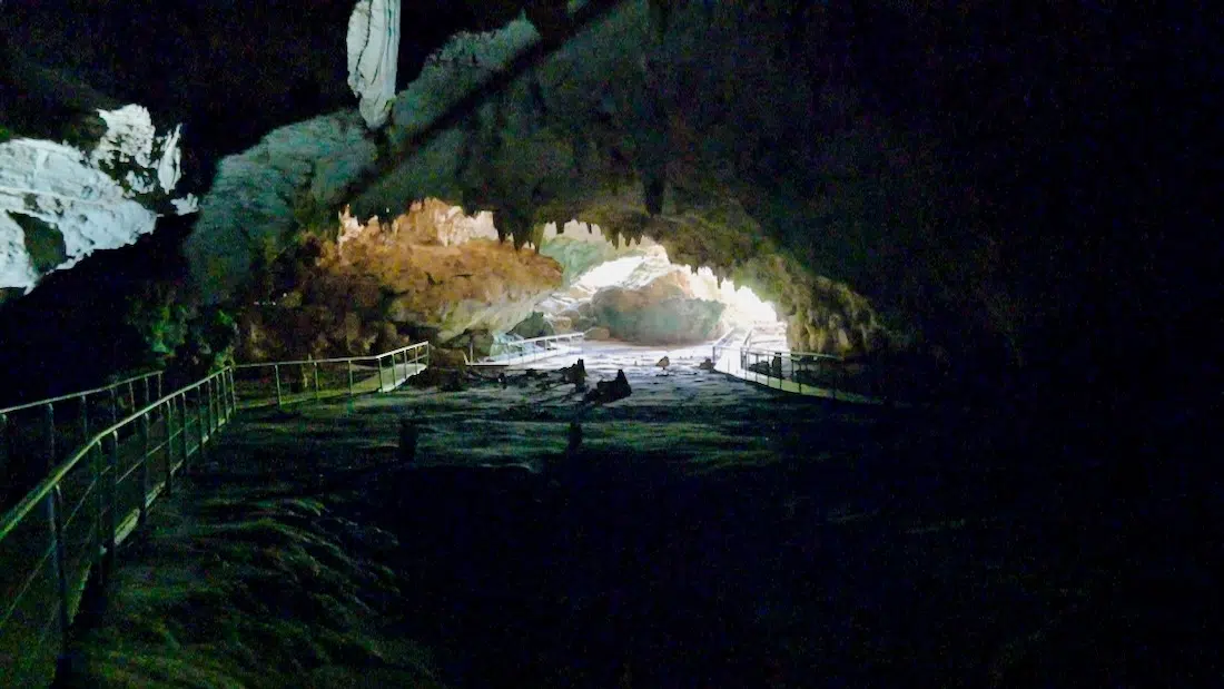 Die Höhle im Francois Legua Reservat