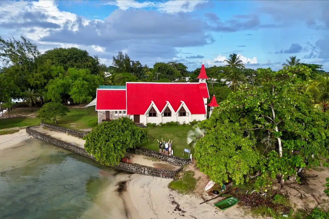 Fravely an der Cap Malheureux Church mit dem roten Dach