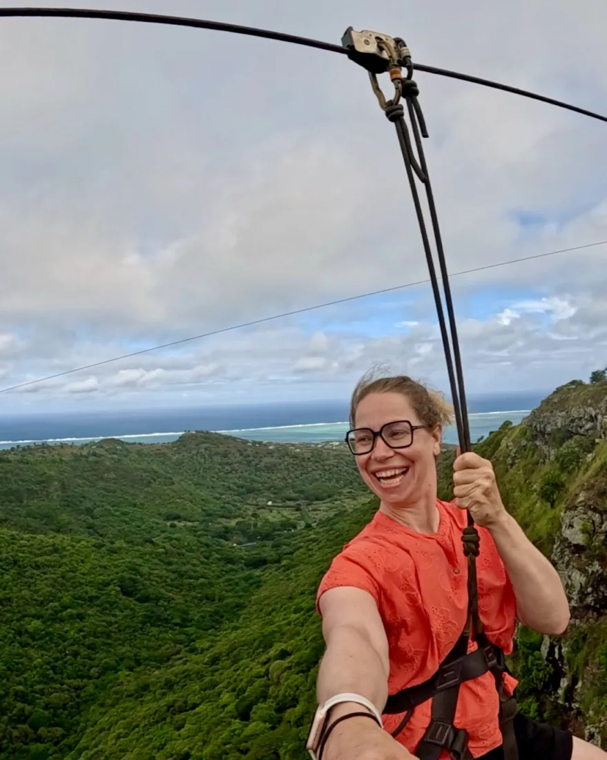 Melanie auf der Zipline in Rodrigues