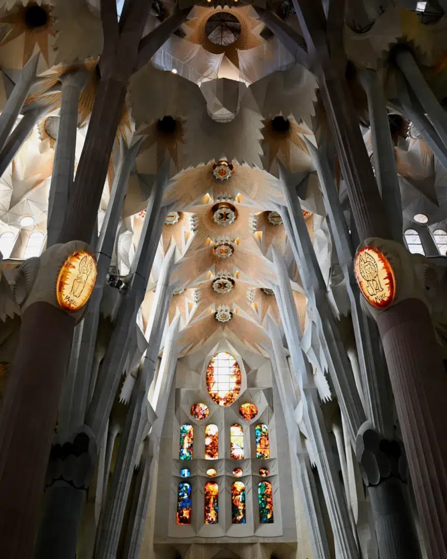 Das Kirchenschiff der Sagrada Familia