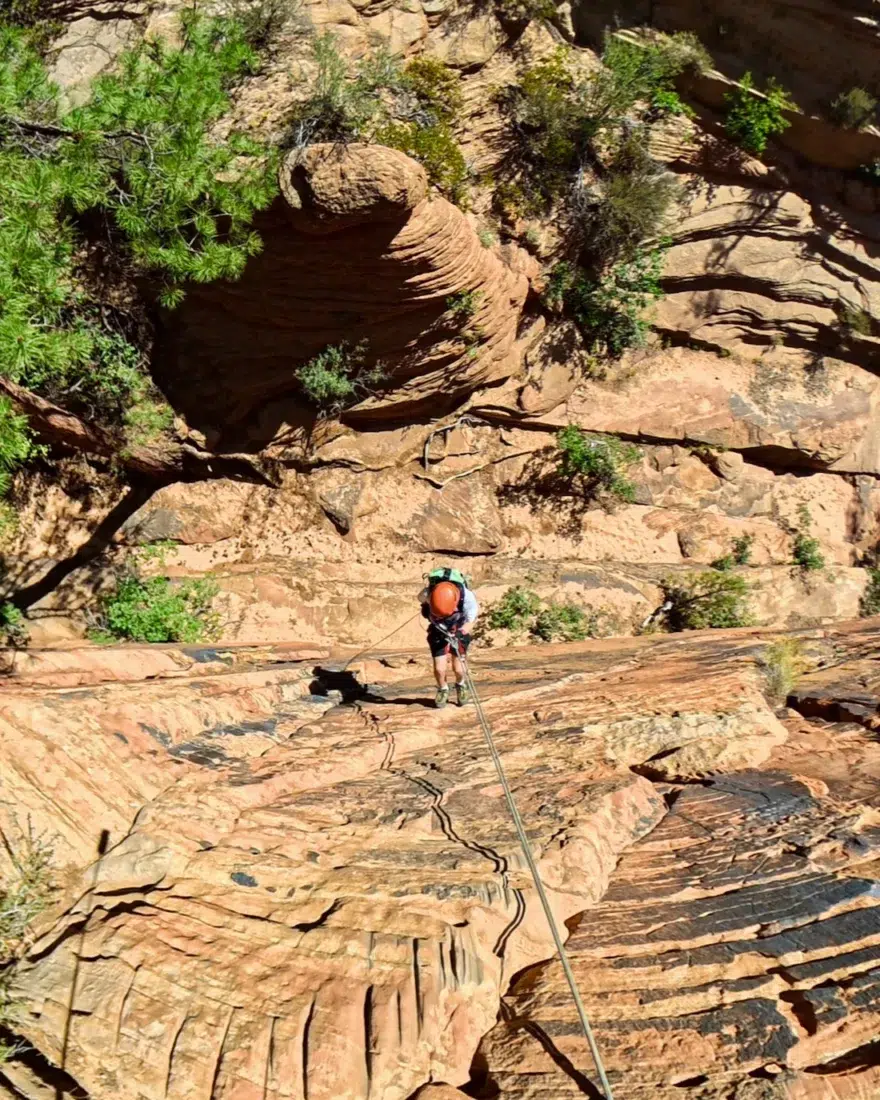 Ben seilt sich in Utah im Zion NAtional Park ab
