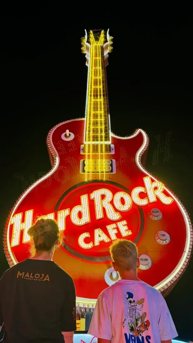 Die Hard Rock Cafe Gitarre im Neon Museum in Las Vegas
