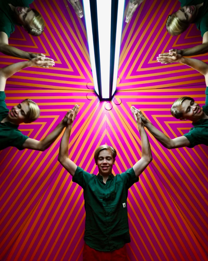 Flo im Museum of Illusion