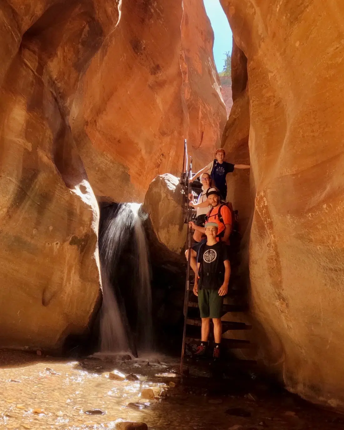 Fravely in den Kanarra Falls in Utah in den USA