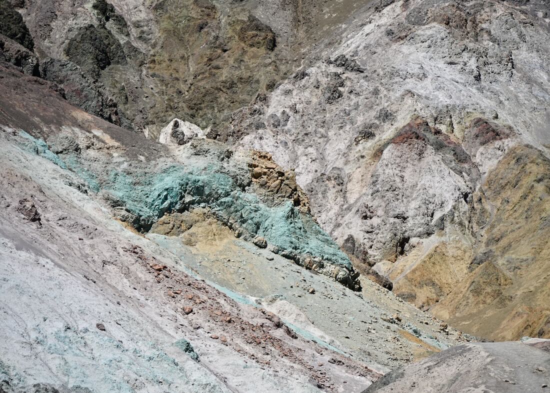 Artists Palet Blick auf türkise Steine