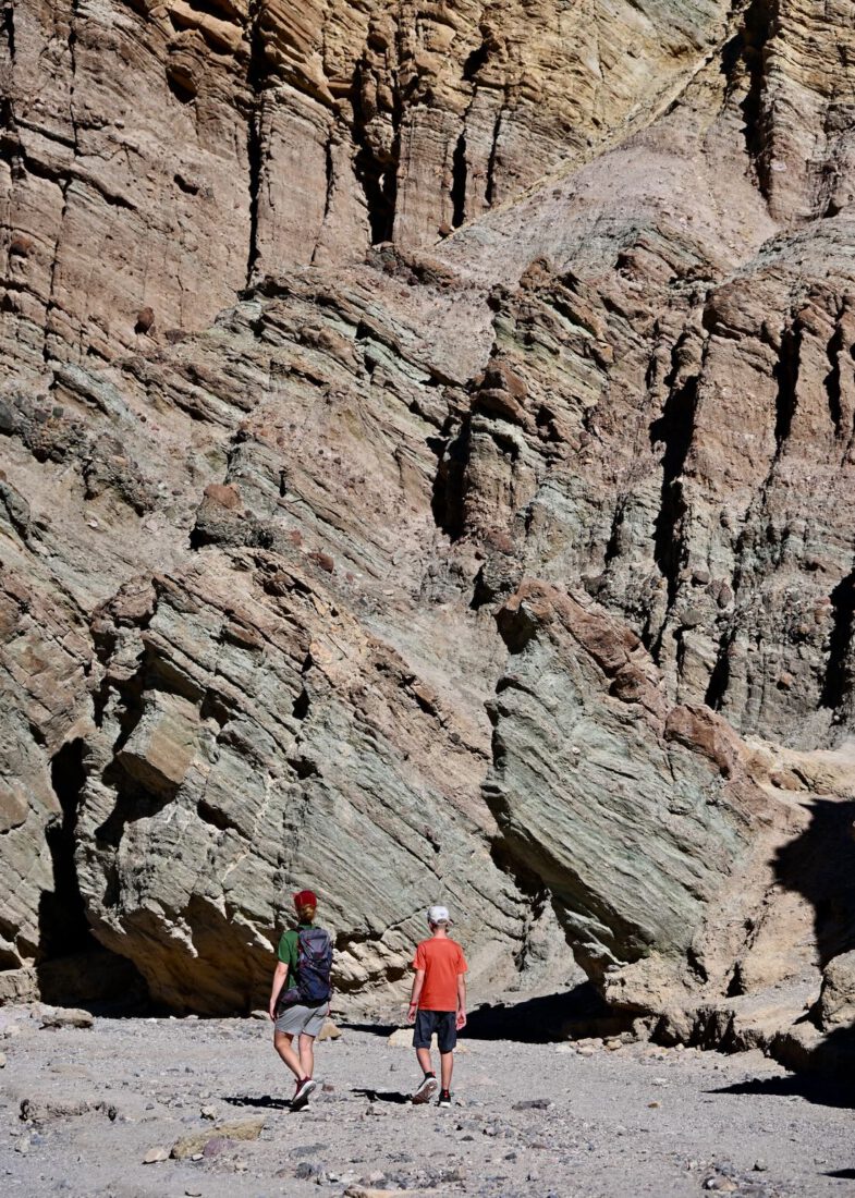 Ben und Melanie wandern im Golden Canyon im Death Valley