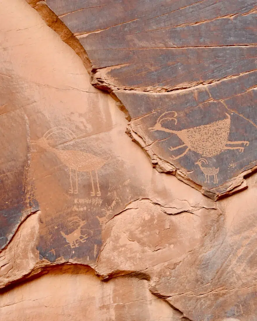 Malereien im Felsen von den Navajo