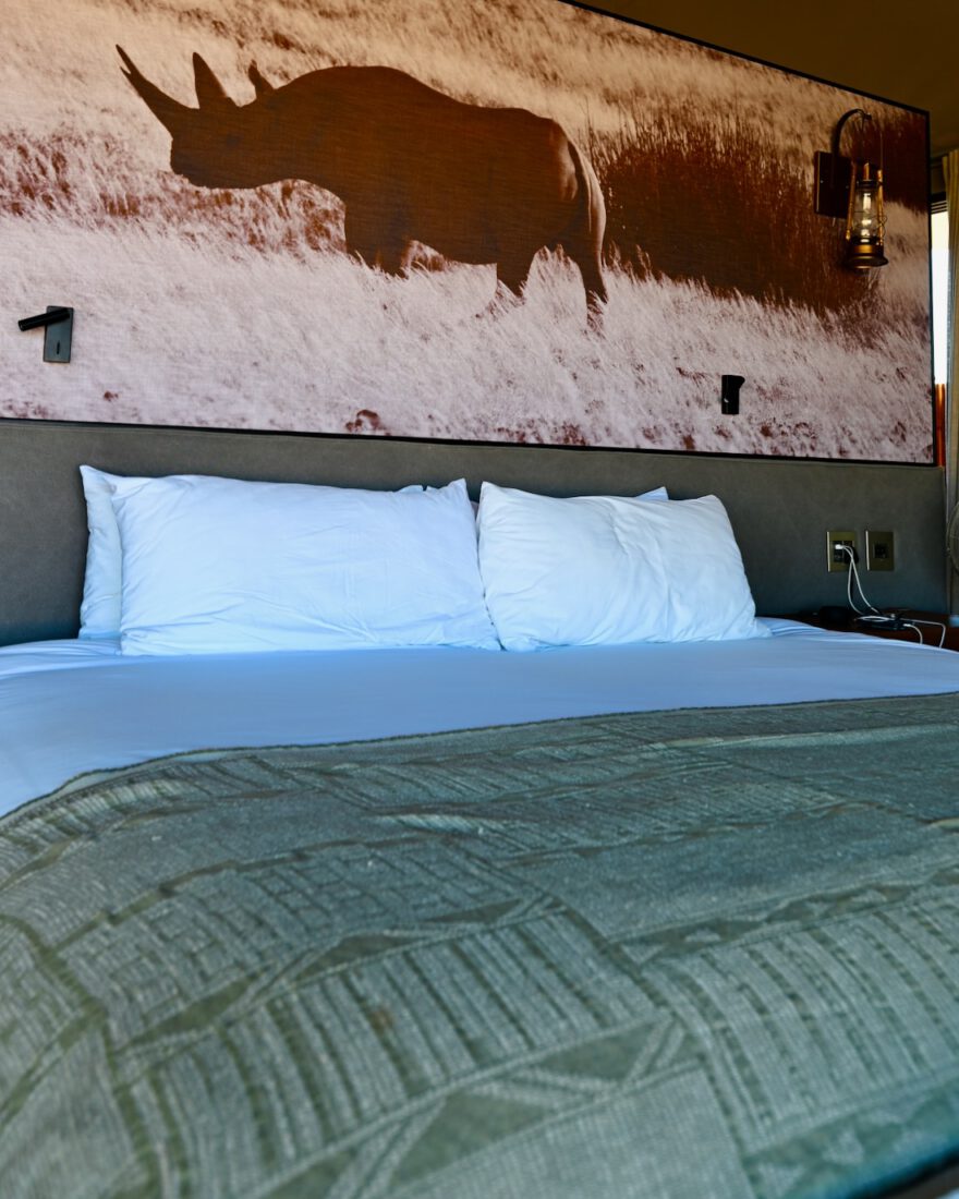 Das Schlafzimmer im Desert Rhino Camp von Wilderness