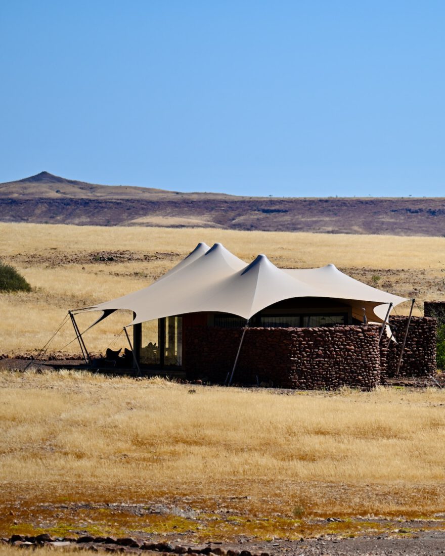Eine Zelt Lodge des Desert Rhino Camps