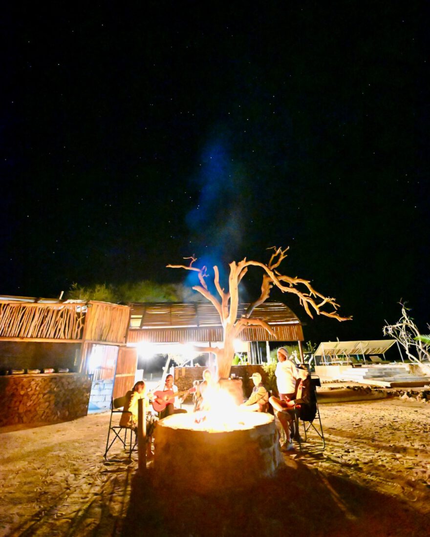 Lagerfeuer im Spitzkoppe Tendet Camp in Namibia