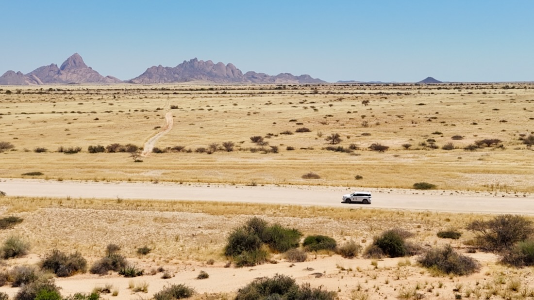Mit dem Auto zur Spitzkoppe in Namibia