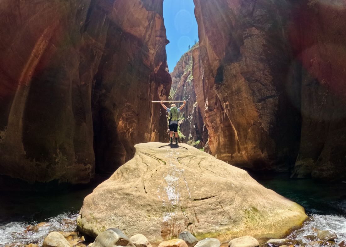 Ben auf Felsen in the Narrows